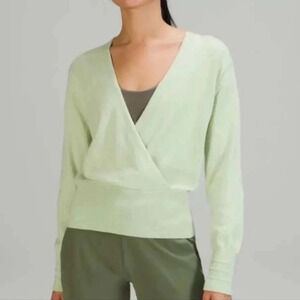 Lululemon Crossover Ribbed Waist Sweater Sage Sz  4 / Small